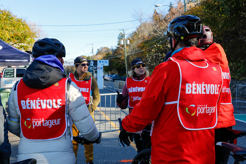 Bénévoles à vélo
